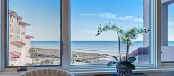 Stunning Sandcastles Ocean Front - Amelia Plantation