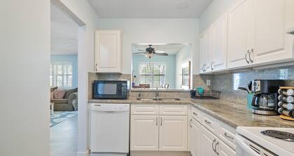 Edens Reef- 5BR/5.5 bath home with pool, tiki huts close to BEACH