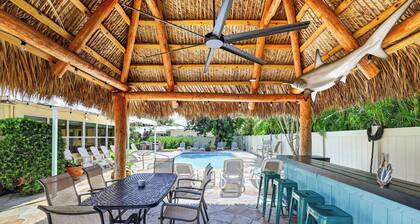 Edens Reef- Sleeps 16- Heated Pool, Walk to BEACH
