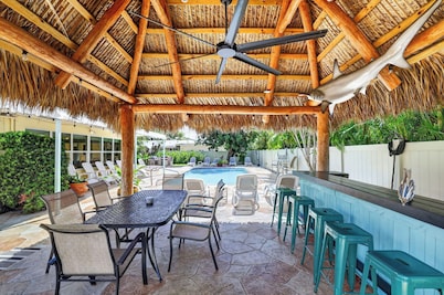 Edens Reef- Sleeps 16- Heated Pool, Walk to BEACH