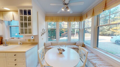 Glenn Drive Suite Spot - 5BDR 4.5BATH - Private, Walk to town