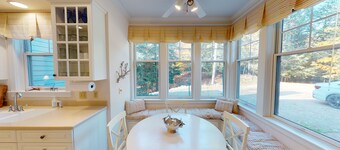 Glenn Drive Suite Spot - 5BDR 4.5BATH - Private, Walk to town