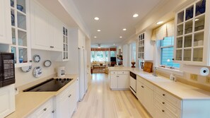 Fridge, microwave, oven, stovetop - Glenn Drive Suite Spot - 5BDR 4.5BATH - Private, Walk to town (Harbor Springs)