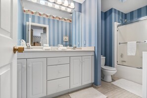 Hair dryer, towels - Bank Penthouse Suite 12 - IN TOWN - Bay View! Elevator (Harbor Springs)