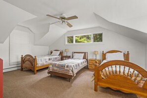 3 chambres, fer et planche à repasser, Wi-Fi, draps fournis