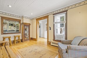 Interior - DOWNTOWN Pet Friendly - Third Street! SKI, DINE, SWIM, SHOP!!! (Harbor Springs)