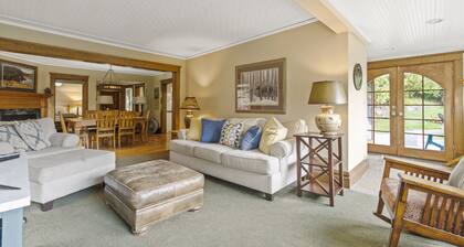 DOWNTOWN Pet Friendly - Third Street! SKI, DINE, SWIM, SHOP!!!