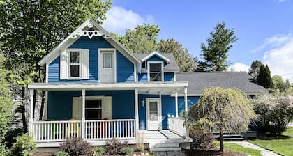 DEJA BLUE // Experience Up North - Fun Cottage for Friends + Family! A/C/WIFI