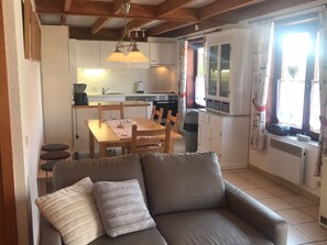 Smart TV, fireplace - Cozy fisher cottage just behind the dunes (Wenduine)