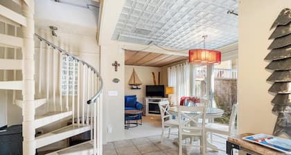 DOLL HOUSE! 1 BDR - 1 Block to Main Street Shops!