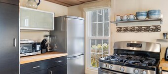 DOLL HOUSE! 1 BDR - 1 Block to Main Street Shops!