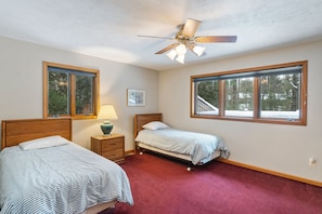 4 bedrooms, iron/ironing board, WiFi, bed sheets