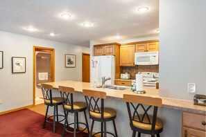 Fridge, microwave, oven, stovetop - Harbor Cove 108 SKI! Beach! Tunnel of Trees! (Harbor Springs)