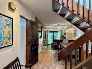 المنشأة من الداخل