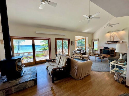 Palmer's Burt Lake Cottage - Private Dock! Waterfront!