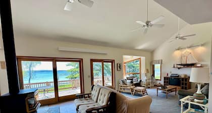Palmer's Burt Lake Cottage - Private Dock! Waterfront!