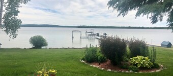 Palmer's Burt Lake Cottage - Private Dock! Waterfront!