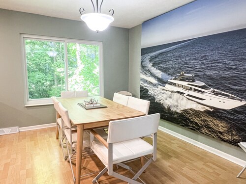 COMFORTABLE & SPACIOUS Home in Harbor Springs - Minutes from the Ski Hills!!