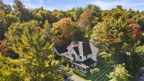 Exterior - Downtown Harbor Springs! SECOND ST- Sleeps 10+ walk to Main St! 1/4 mile!! (Harbor Springs)