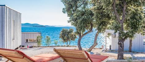 House, 2 Queen Beds | Property grounds