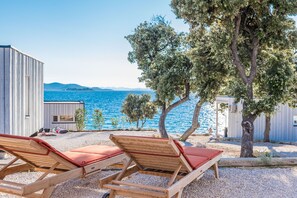 House, 2 Queen Beds | Property grounds