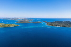An aerial view of a coastal area with multiple islands and clear blue waters. - Buqez - 2BR - Beach Villa 42 (Pakostane)