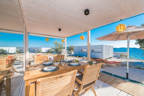 House, 2 Queen Beds | Private kitchen | Fridge, stovetop, coffee/tea maker, electric kettle