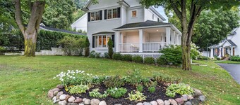 Gorgeous DOWNTOWN Home - Very comfortable, nicely furnished, with garage