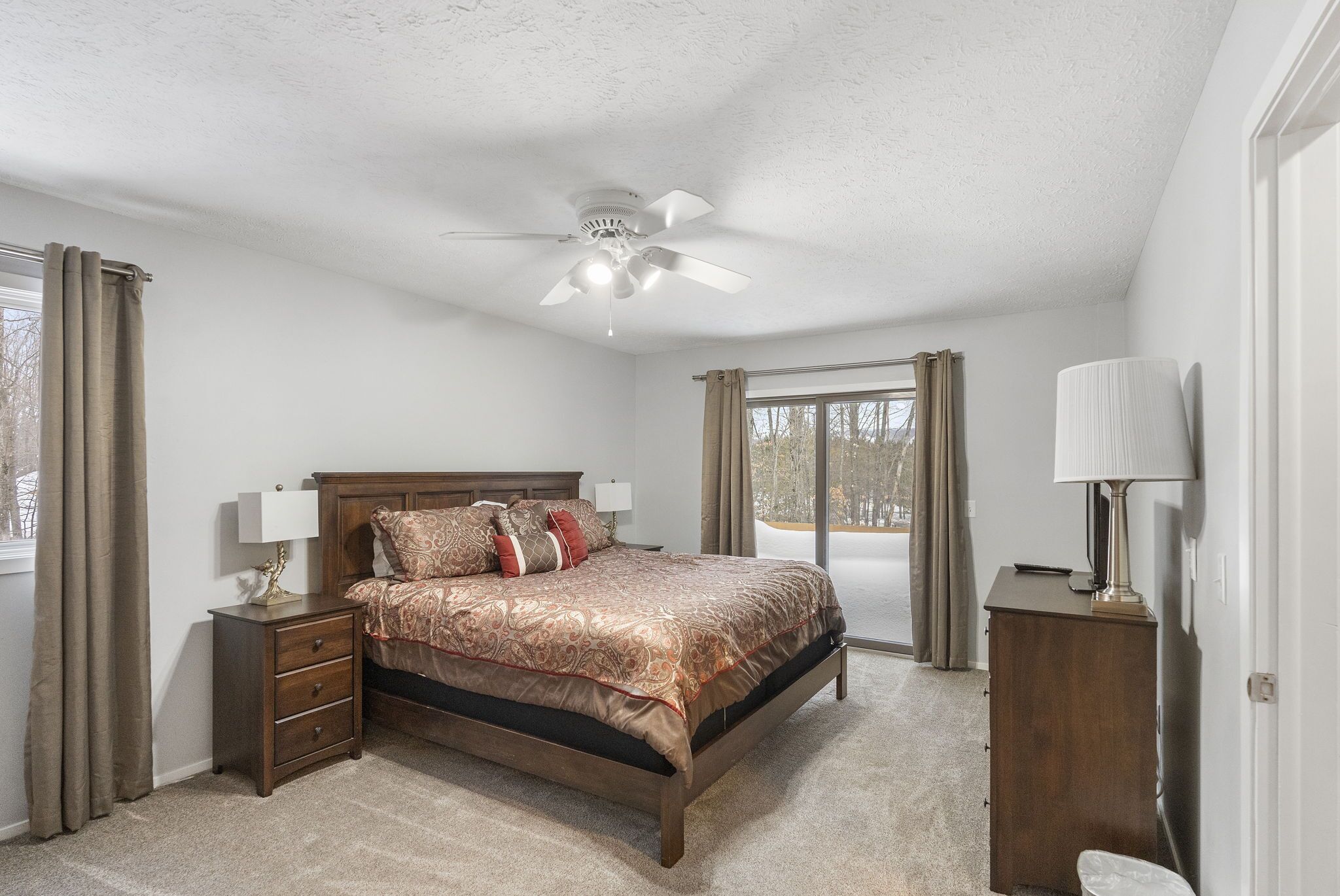 3 chambres, fer et planche à repasser, Wi-Fi, draps fournis