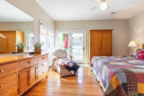 4 bedrooms, iron/ironing board, WiFi, bed sheets - Villa East - Main Street! 4BDR 3.5BATH - Sleeps 10! (Harbor Springs)