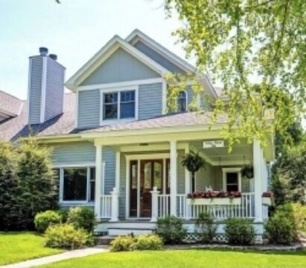 Exterior - Villa West - Main Street - Downtown Harbor Springs! (Harbor Springs)