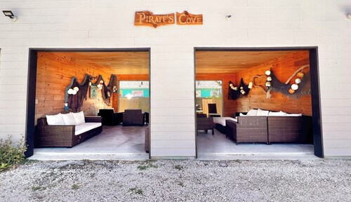 Affordable Efficiency (717E)--In-Town, Easy Beach Access, and Pet-Friendly!