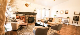 New Listing! Prime Location, Southwestern Modern!