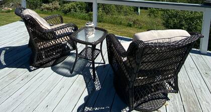 Moonwake on Mudd Bay