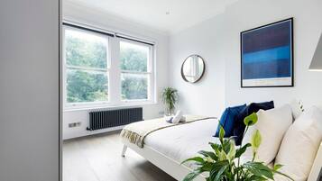 2 bedrooms, desk, iron/ironing board, Internet