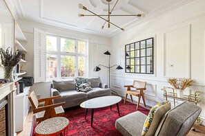 Fireplace - Stunning Maida Vale Apartment (London)