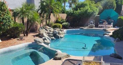 Renovated WATERSLIDE private Heated pool with Spa Golf Course on-call service