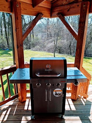 GRILL...Let's COOKOUT!!!
SPACIOUS BACKYARD - ENTIRE HOUSE, a PEACEFUL GETAWAY that's close to the Historical Biltmore House!! (Asheville)