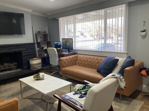 Smart TV, fireplace, books, offices