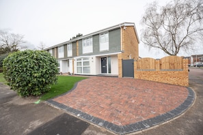 Luxury House, Private Bathroom (Up to 6 Guests) | Miscellaneous - Headley House (Reading)