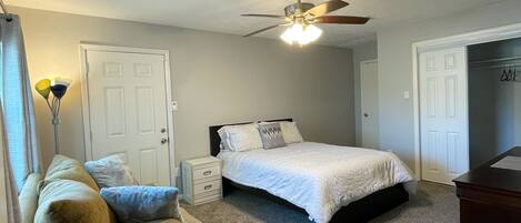 3 bedrooms, iron/ironing board, WiFi, bed sheets