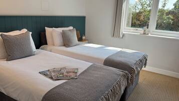 Twin Room, Accessible, Ensuite | Bathroom