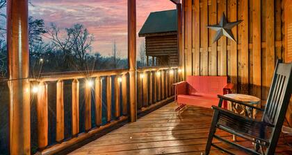 HUGE 86" THEATER w/ Stadium Seating, Hot Tub, Pool Table, Views, Resort Pool