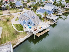 Exterior - Spacious waterfront home on main canal. (Jamaica Beach)