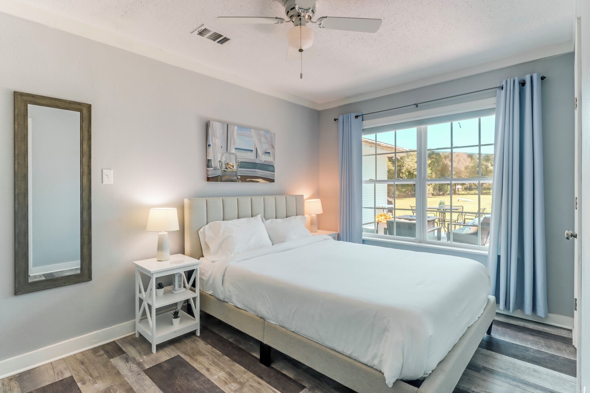 3 bedrooms, desk, iron/ironing board, travel crib