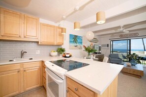 冰箱、微波炉、烤箱、炉灶