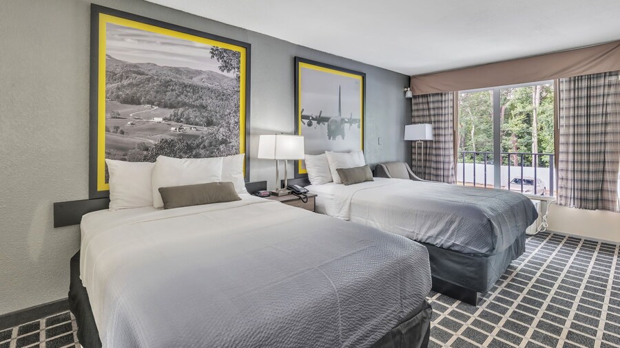 Super 8 by Wyndham Morganton