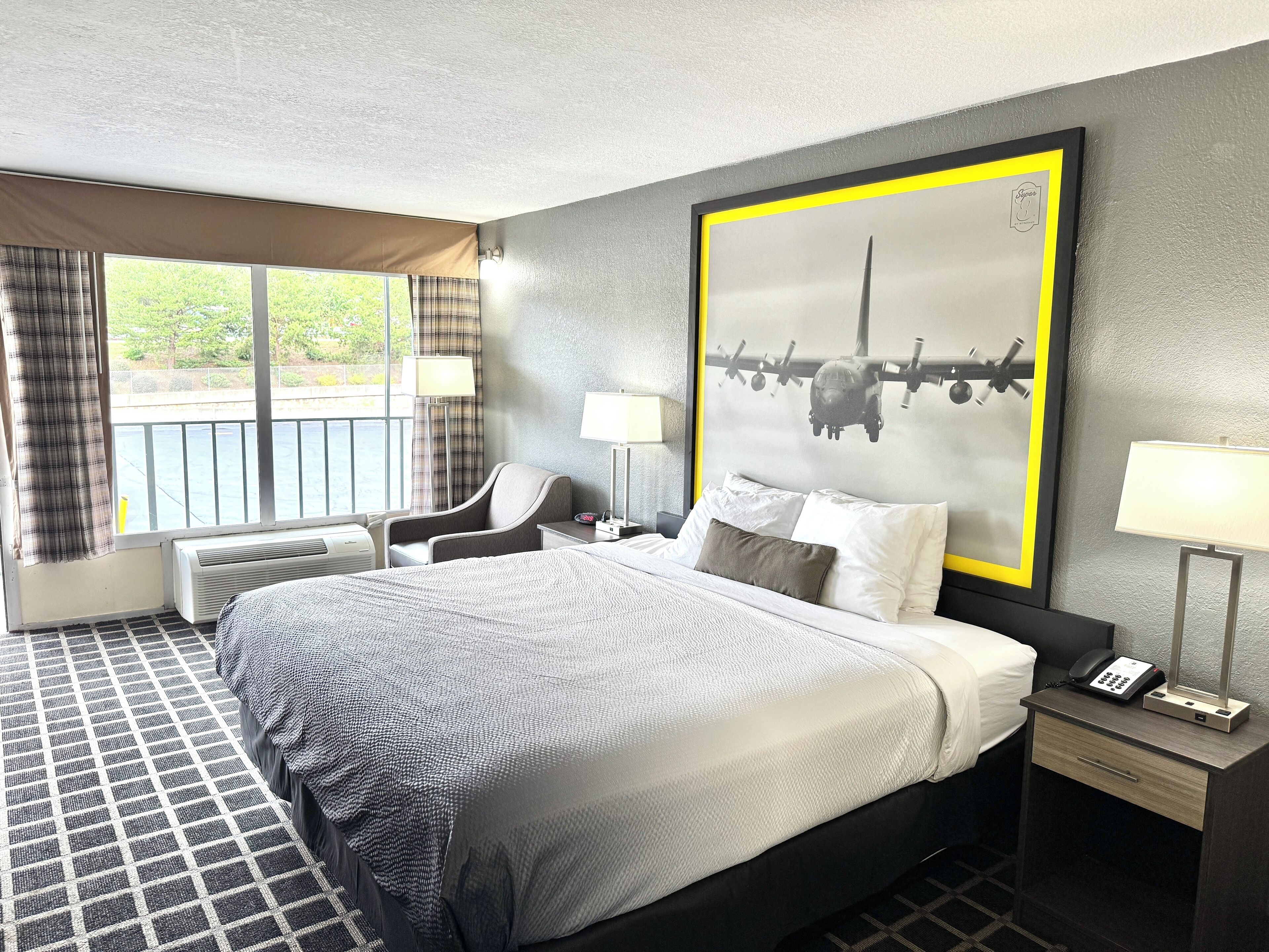 Bureau, espace de travail pour ordinateur portable, rideaux occultants