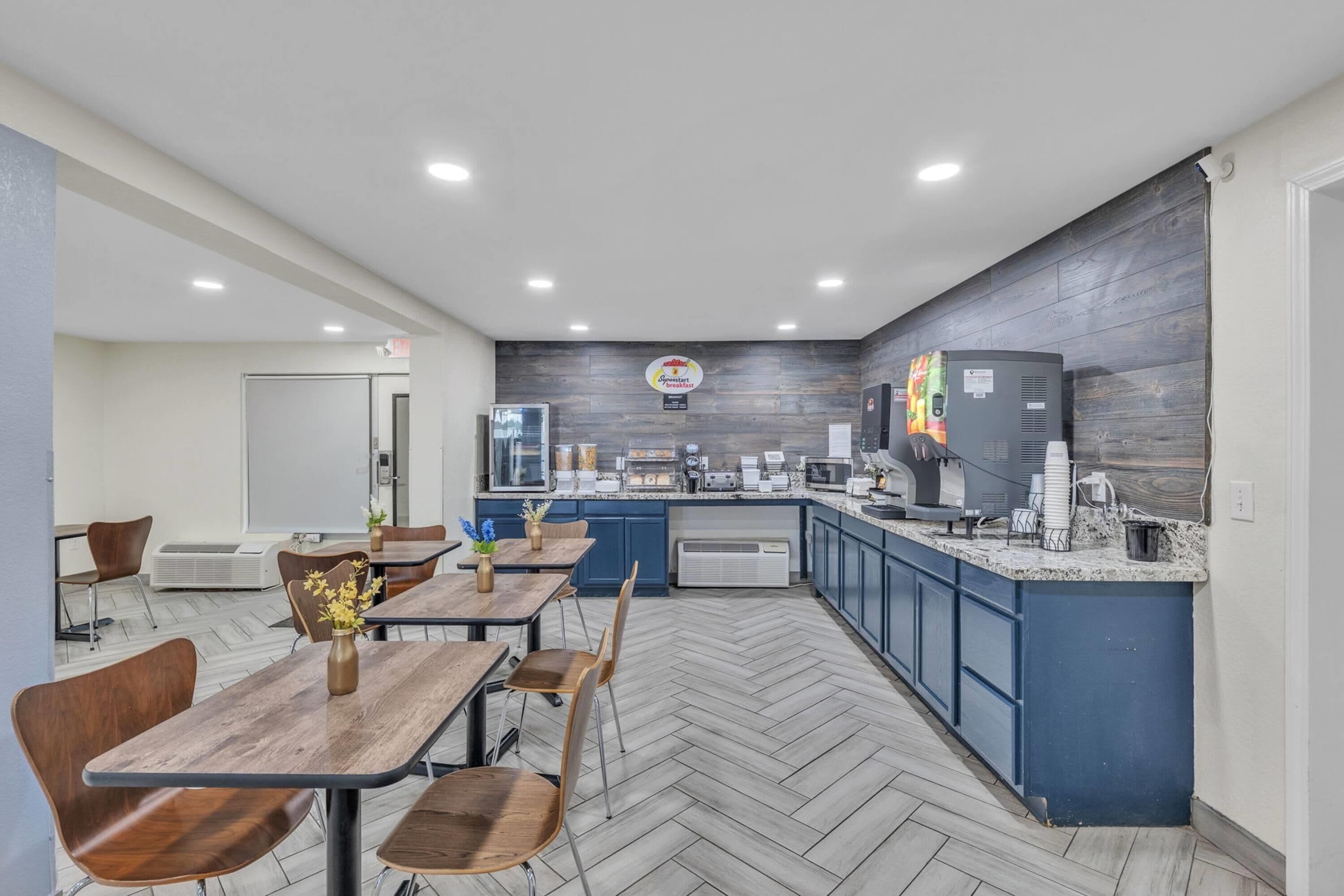 Desayuno continental gratuito y diario