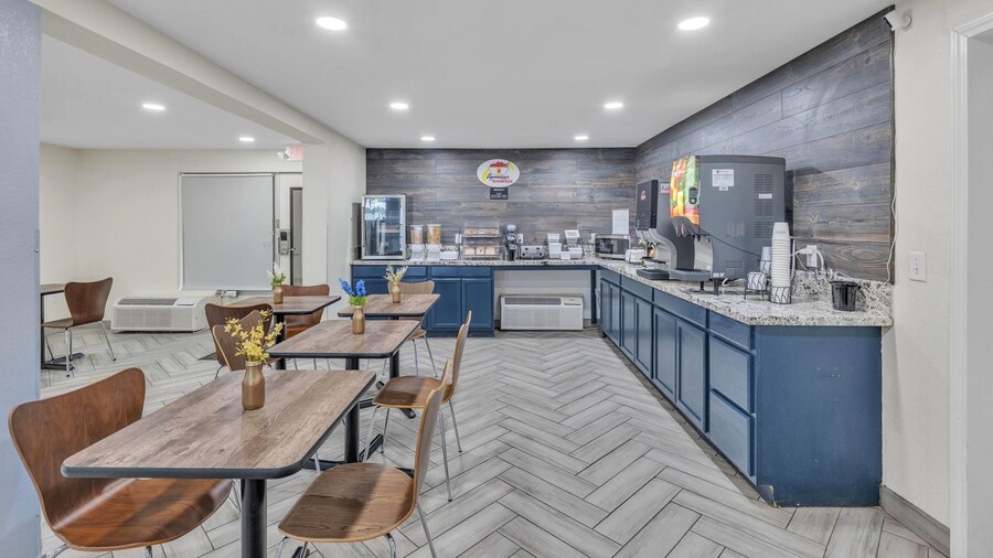 Super 8 by Wyndham Morganton